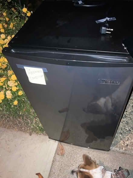Photo of free Cupertino Curb alert works fridge (Foothill Boulevard Cupertino) #1