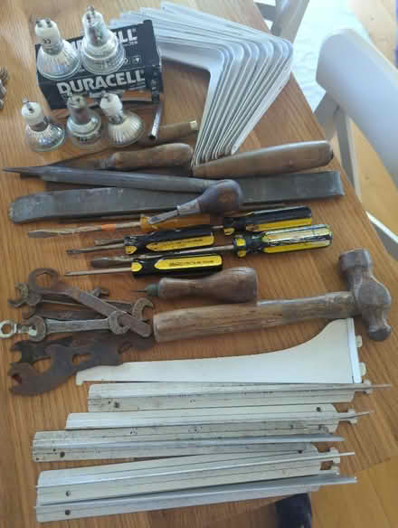 Photo of free Bulbs, tools, brackets (Craiglockhart EH14) #1