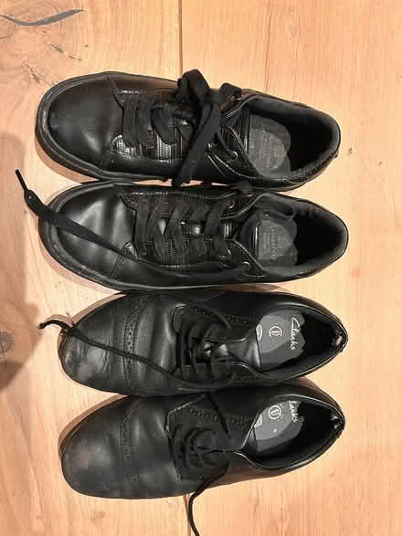 Photo of free girls school shoes x 2 (BA2 5) #1