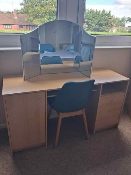 Photo of free desk/Dressing Table (Buckhurst Hill IG9) #1