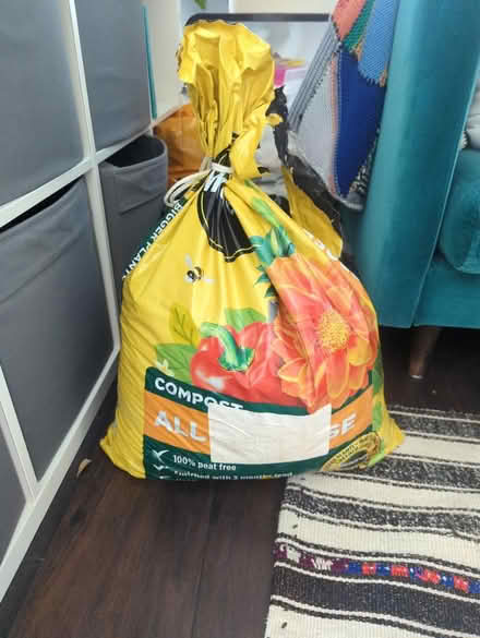 Photo of free 25L compost (Colliers Wood SW19) #1