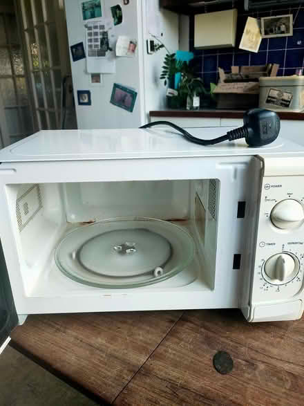 Photo of free White Microwave (Leatherhead KT22) #3