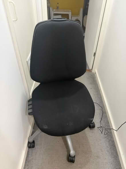 Photo of free Rh logic ergonomic chair (Leeds, LS7) #1