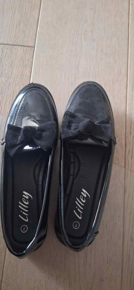 Photo of free Black shoes no7 (Brent lea TW8) #1