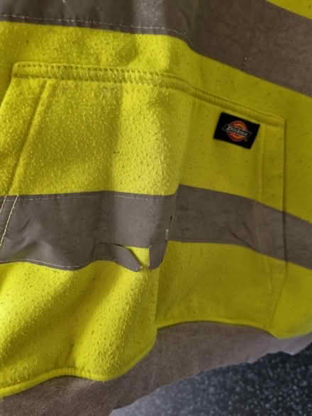Photo of free Hi vis jumper & hi vis (SE20) #2