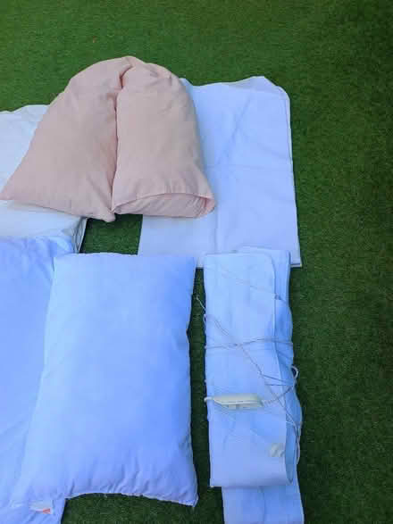 Photo of free IKEA Single Duvet, Single Electric Blanket, 4 Pillows (Bruntsfield EH10) #2