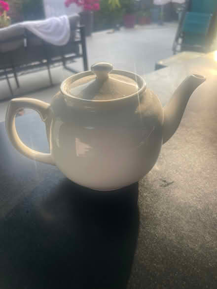 Photo of free Ceramic Teapot (St Albans AL3) #1