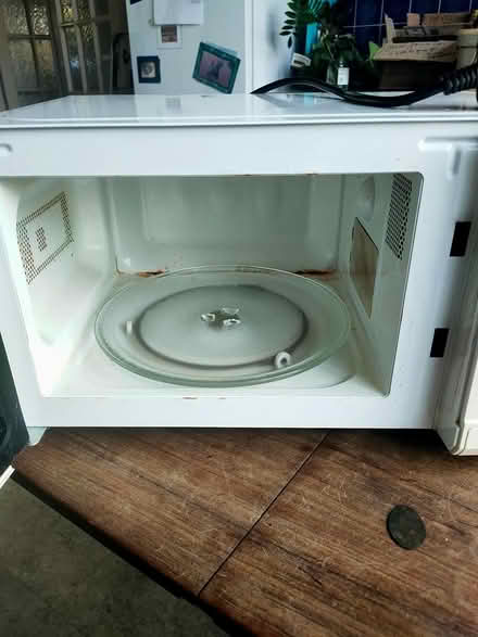 Photo of free White Microwave (Leatherhead KT22) #2
