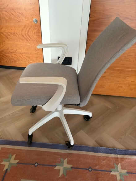 Photo of free Desk chair (Hoxton N1) #1