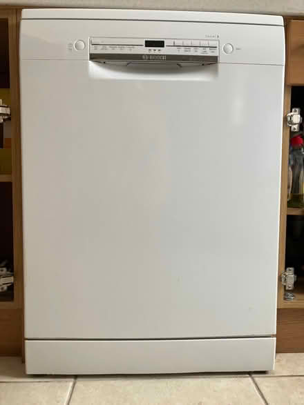 Photo of free Dishwasher - Flackwell Heath. Must go by Sunday (Wooburn Green HP10) #1