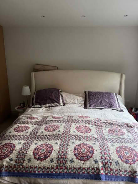 Photo of free Dressers,Mirrors, Chairs, rugs (N2 - East Finchley & HGS) #3