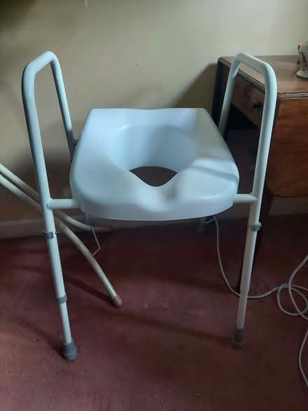 Photo of free Raised toilet seat (Notting Hill W11) #1