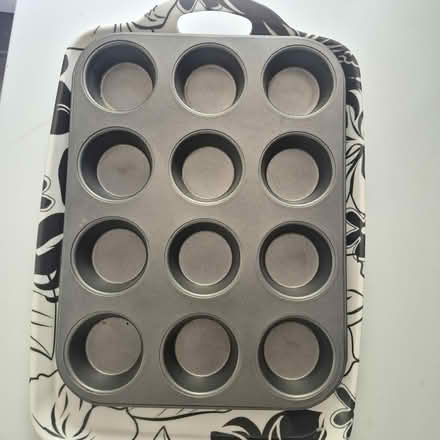 Photo of free Tray and cupcakes pan (Boggart hill LS14) #3