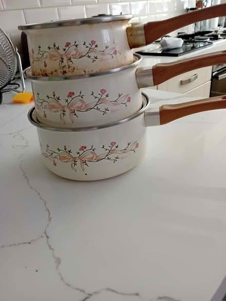 Photo of free Pans - pattern is Eternal Bow (Bilton HG1) #1