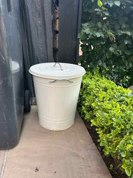 Photo of free Cream metal bin (Epping CM16) #1