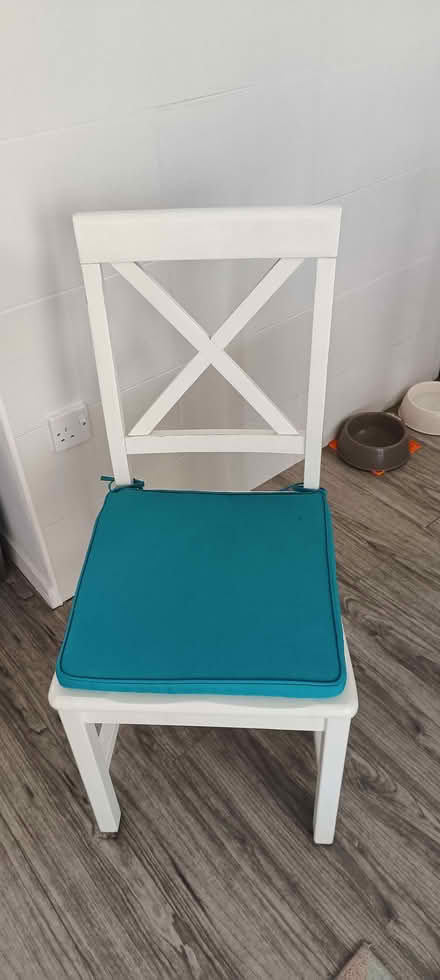 Photo of free Dining room table and 3 chairs/cushions (Brixham TQ5) #3