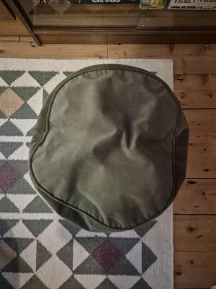 Photo of free 2x olive green poofs (Ruskin Park SE5) #3