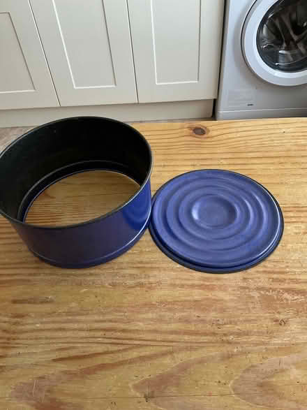 Photo of free Cake tin (Calcot RG31) #1