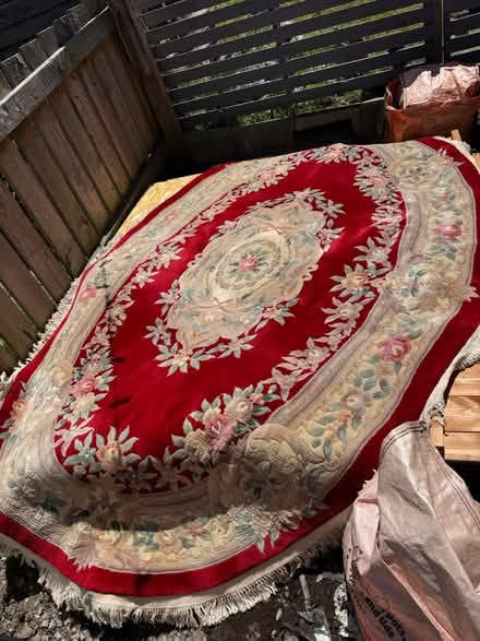 Photo of free Very large sitting room rug (Torpoint PL24) #1