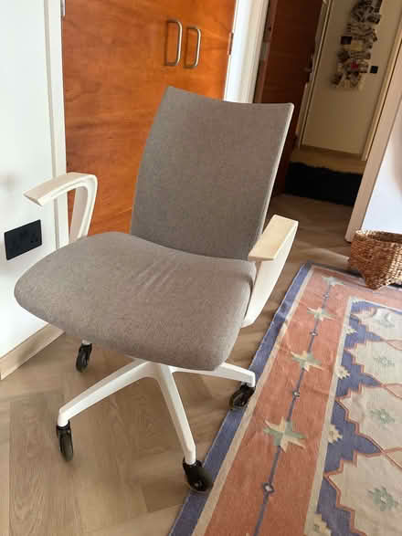 Photo of free Desk chair (Hoxton N1) #2