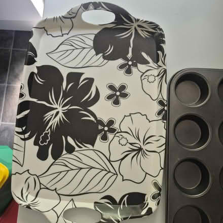 Photo of free Tray and cupcakes pan (Boggart hill LS14) #2
