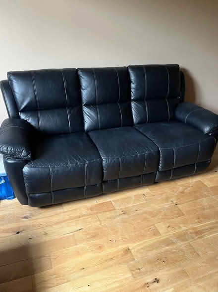 Photo of free 3+2+2 seater recliner sofas (Dunfermline KY12) #1