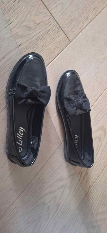 Photo of free Black shoes no7 (Brent lea TW8) #2