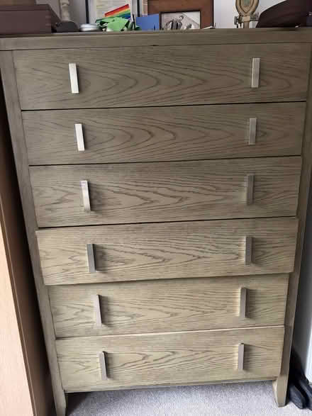 Photo of free Dressers,Mirrors, Chairs, rugs (N2 - East Finchley & HGS) #2