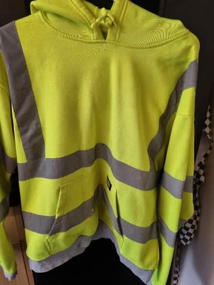 Photo of free Hi vis jumper & hi vis (SE20) #1