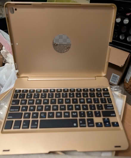 Photo of free iPad wireless keyboard (Northridge) #3