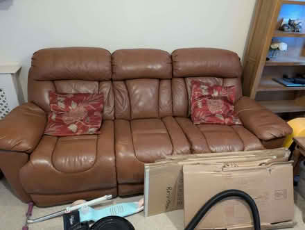 Photo of free 2 seater and 3 seater DFS leather electric reclining sofas (Ramsgate CT12) #2