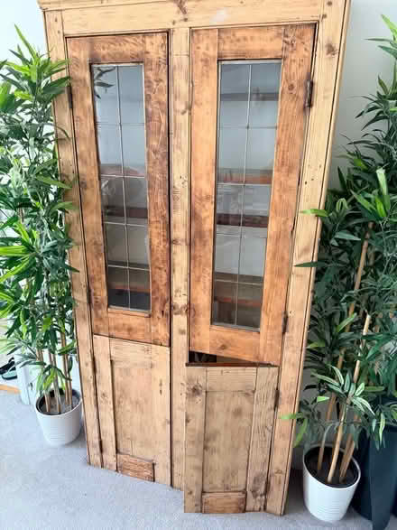 Photo of free Wall mounted cabinet (Twickenham TW1) #1