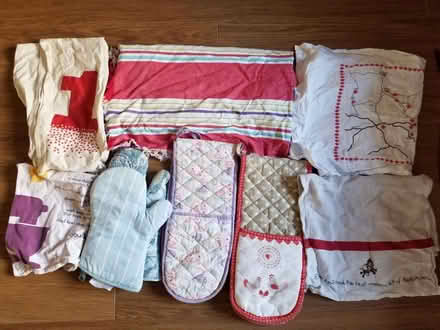 Photo of free Oven gloves, tea towels, tablecloth (Adel LS16) #1
