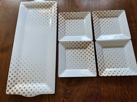 Photo of free appetizer tray and plates (Grosvenor) #1