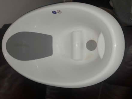 Photo of free Bath and bouncer for new born (HA1 1HE) #2