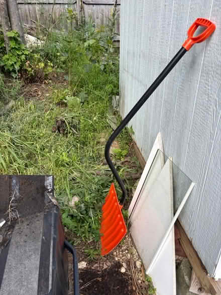 Photo of free Ergonomic snow shovel (Near Chelmsford Center) #1