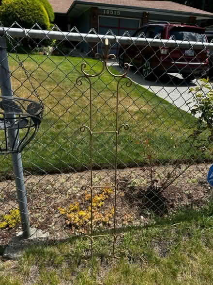 Photo of free Wall mounted plate holders (silver lake, Everett) #3