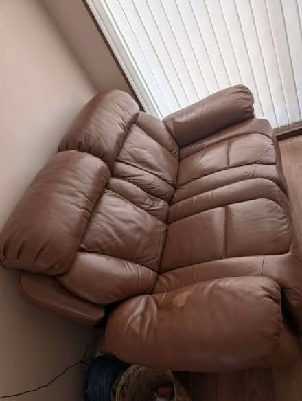 Photo of free 2 seater and 3 seater DFS leather electric reclining sofas (Ramsgate CT12) #1