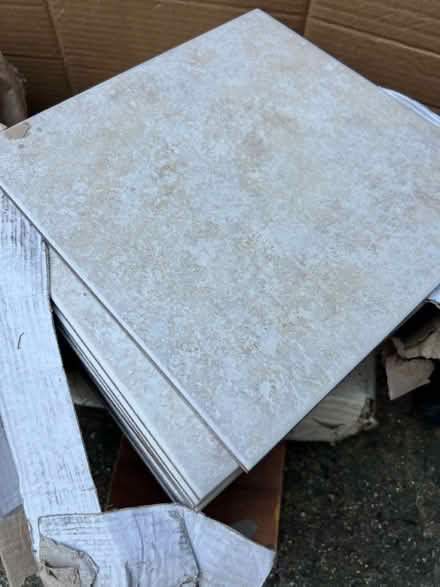 Photo of free Beige mottled, textured floor tiles (SM4, Morden) #4