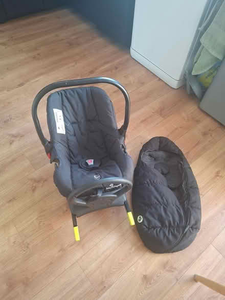 Photo of free Baby seat with isofix and moses (Dublin 16) #4