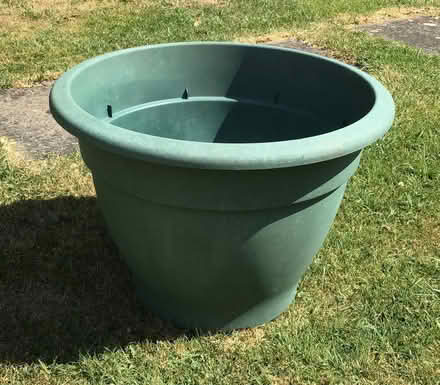 Photo of free Large plant pot (Broxbourne EN10) #1