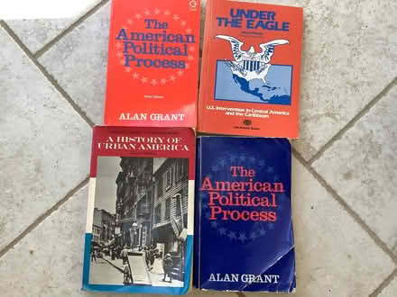 Photo of free Books on American Politics (Emsworth PO10) #1