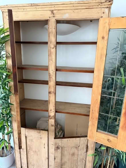 Photo of free Wall mounted cabinet (Twickenham TW1) #3