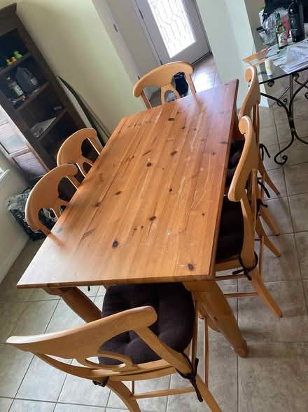 Photo of free Dining room table with chairs (Maumee street Orlando FL) #1