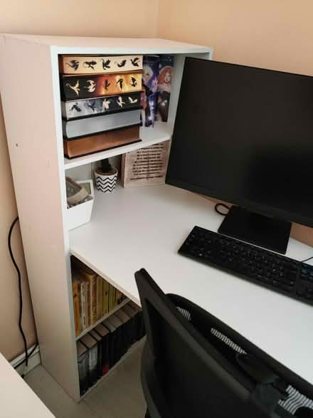 Photo of free Desk with shelves (E146pp) #2