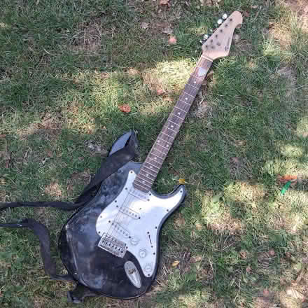 Photo of free Electric guitar (Wickford SS12) #1