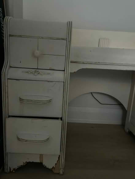 Photo of free Vintage vanity (Mount pleasant and Hillsdale) #4