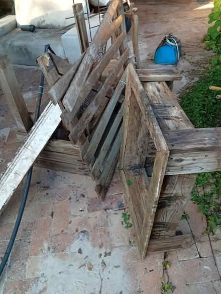 Photo of free Various items. Need fixing. Junk (West Beach) #1