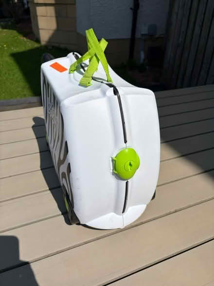 Photo of free Kids Suitcase (Lenzie) #4