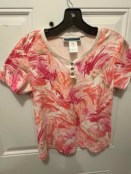 Photo of free Ladies Karen Scott Medium top (L5L 5P5) #1